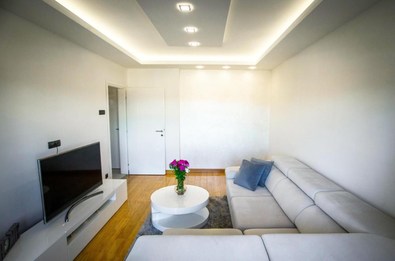 Apartman Simic - Stan Na Dan Bogatić Exteriör bild